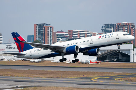 Boeing 757-200 - N550NW operated by Delta Air Lines
