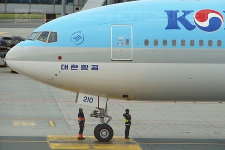 Boeing 777-300ER - HL8210 operated by Korean Air