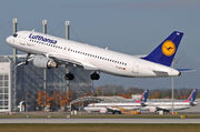 Airbus A320-211 - D-AIPB operated by Lufthansa