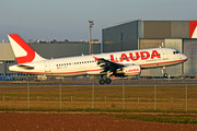 Airbus A320-214 - OE-LOS operated by LaudaMotion
