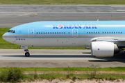 Boeing 777-200ER - HL7598 operated by Korean Air