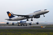 Airbus A320-214 - D-AIUE operated by Lufthansa
