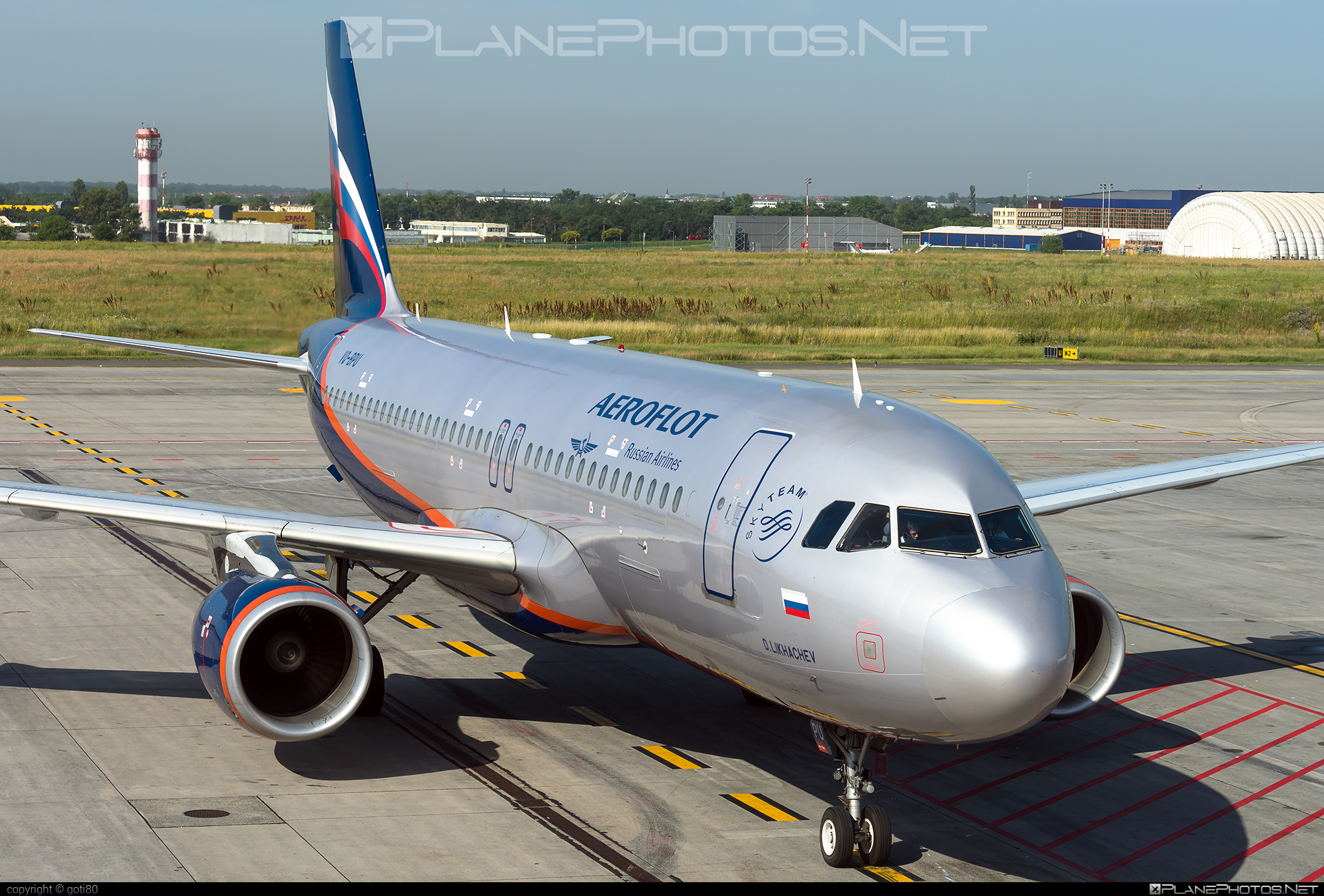 VQ-BPU - Airbus A320-214 operated by Aeroflot taken by goti80 (photoID ...