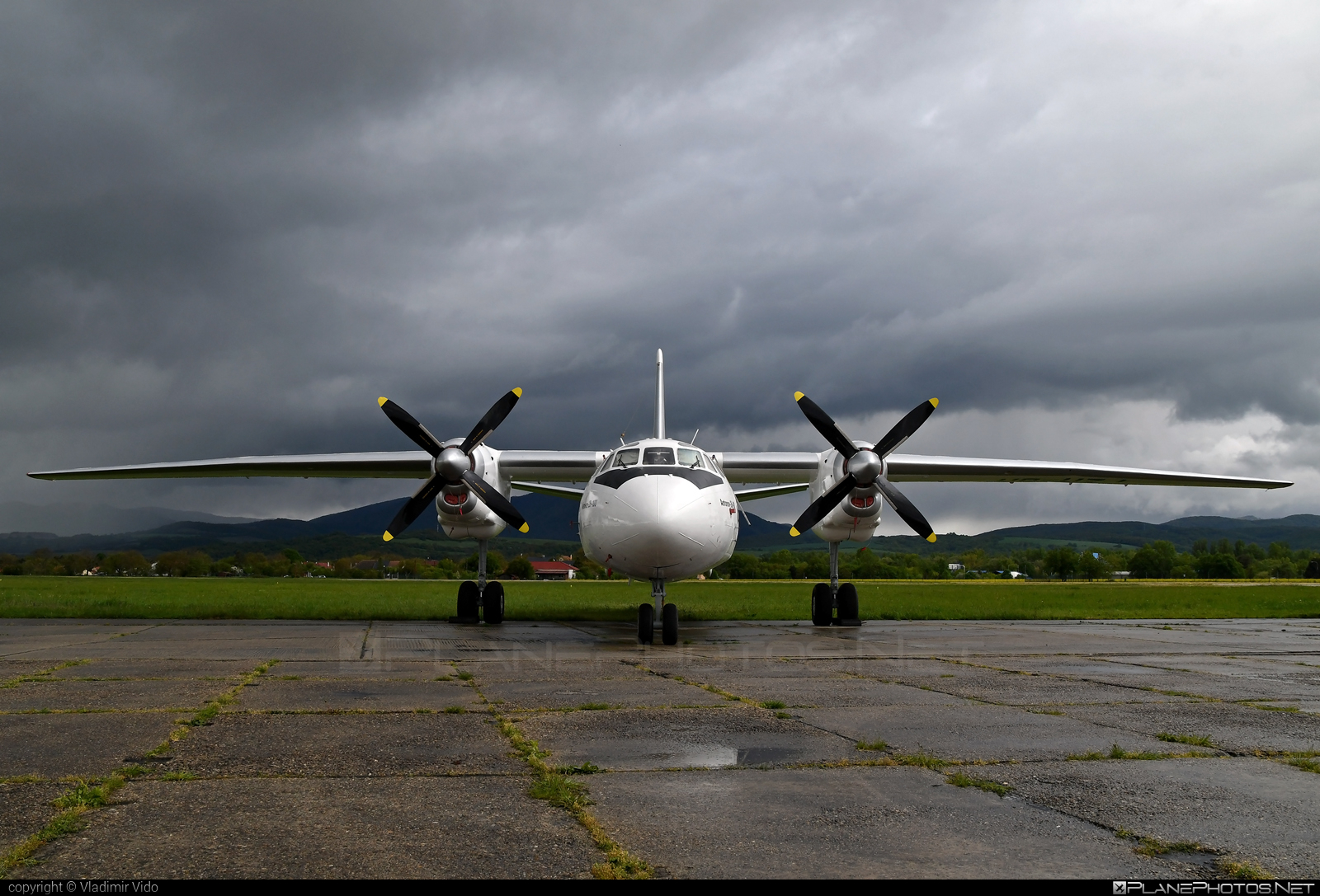 Antonov An-26-100 - UR-UZJ operated by Constanta #an26 #an26100 #antonov #antonov26 #constanta #constantaAirline