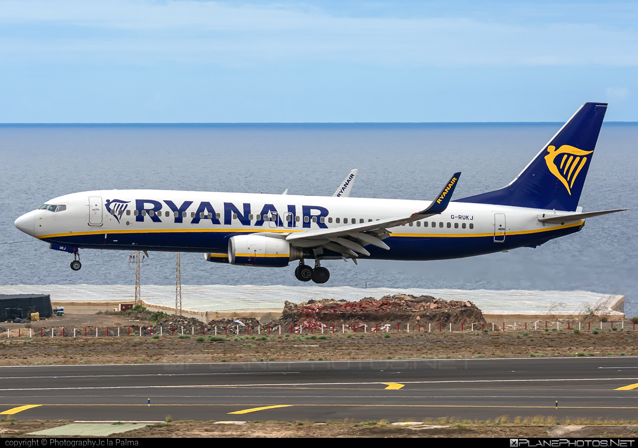 Boeing 737-800 - G-RUKJ operated by Ryanair #b737 #b737nextgen #b737ng #boeing #boeing737 #ryanair