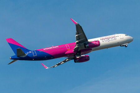 Airbus A321-231 - HA-LXO operated by Wizz Air