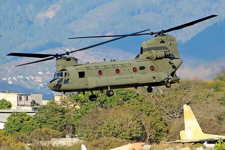 Boeing CH-47F Chinook - 17-08236 operated by US Army