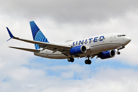 Boeing 737-700 - N12754 operated by United Airlines