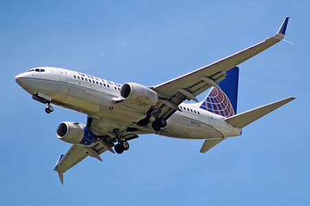 Boeing 737-700 - N24702 operated by United Airlines