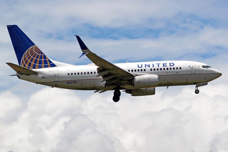 Boeing 737-700 - N24736 operated by United Airlines