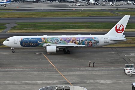 Boeing 767-300ER - JA622J operated by Japan Airlines (JAL)