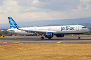 Airbus A321-271NX - N2044J operated by jetBlue Airways